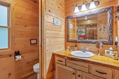 Main-Level-Bath-_-Laundry-Room2-min