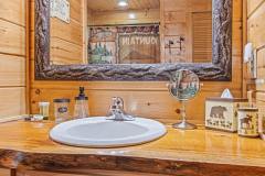 Main-Level-Bath-_-Laundry-Room5-min