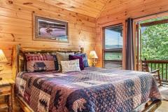 Upstairs-Master-Bedroom10-min